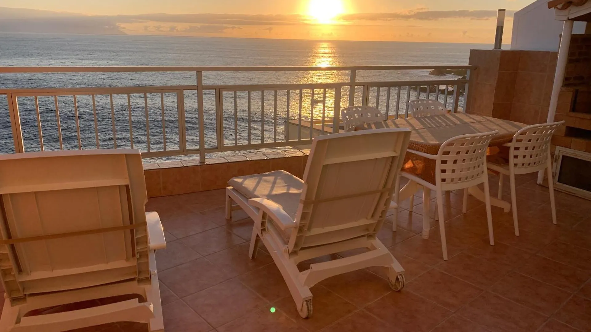 Vivienda Vacacional Con Vistas A La Gomera Y La Palma Puerto de Santiago  0*, Puerto de Santiago (Tenerife) Spagna